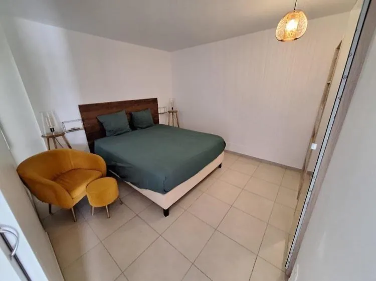 The One 1 Apartment Cul de Sac